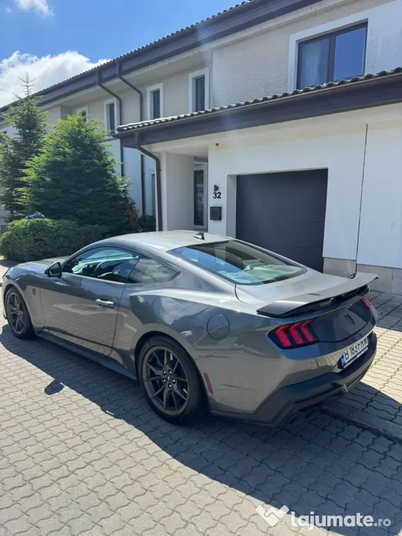 Ford Mustang Dark Horse