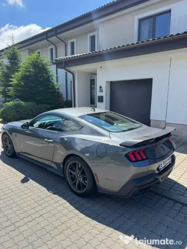 Ford Mustang Dark Horse