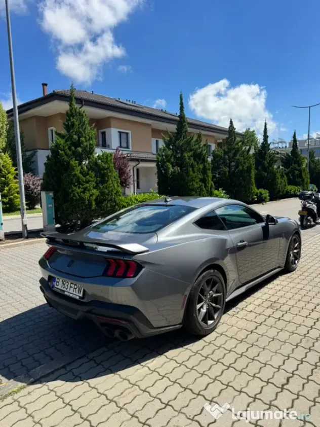 Ford Mustang Dark Horse
