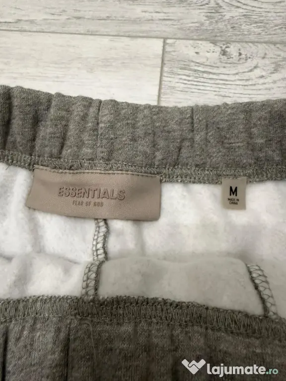 Pantaloni scurți Essentials