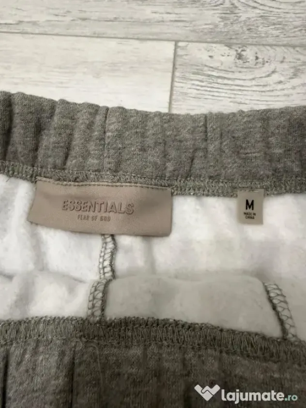 Pantaloni scurți Essentials