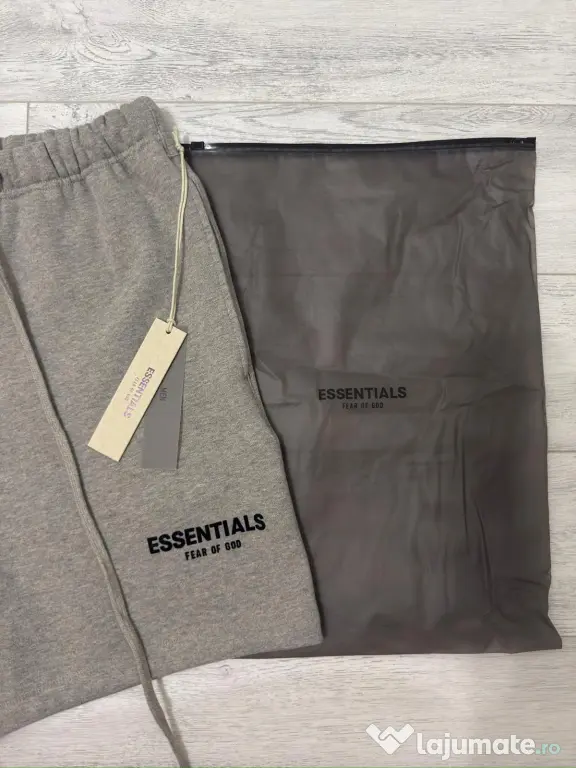 Pantaloni scurți Essentials