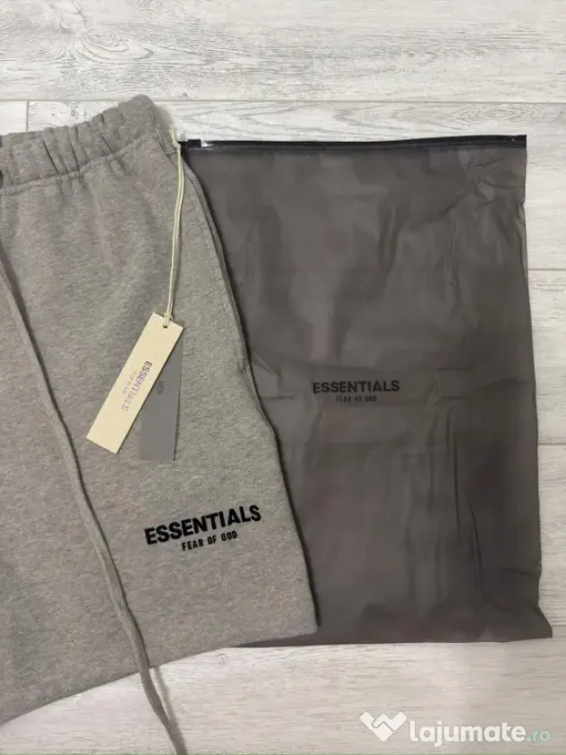 Pantaloni scurți Essentials