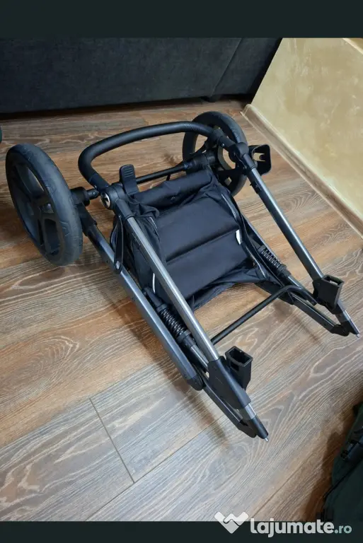 Cărucior Chipolino Amore 3 în 1 + Scaun Auto I-Size, Stare Excelentă