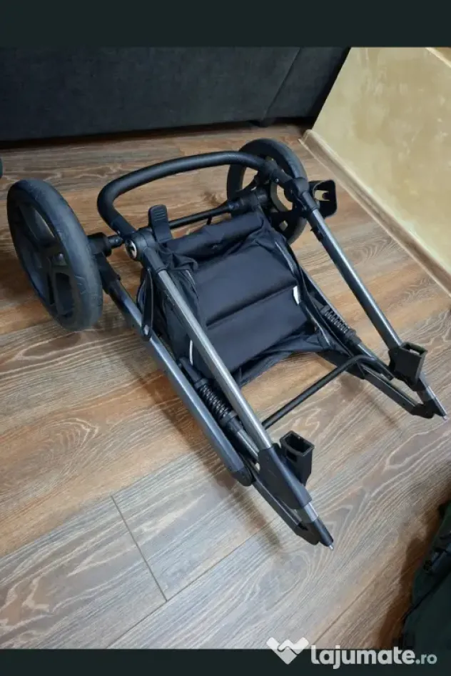 Cărucior Chipolino Amore 3 în 1 + Scaun Auto I-Size, Stare Excelentă