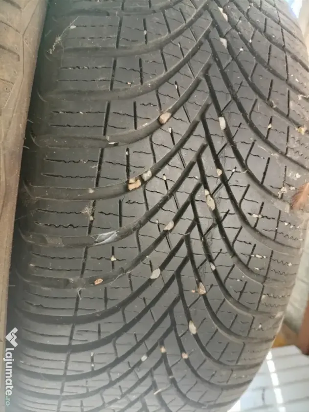 Vând 4 cauciucuri debica 205/55/R16