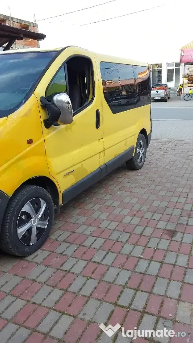 Vând Renault trafic