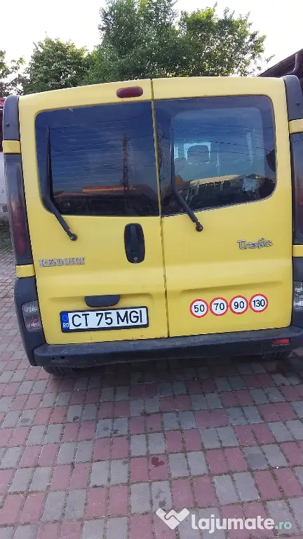 Vând Renault trafic