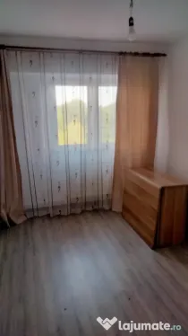 Ofer spre închiriere Apartament cu trei camere ultracentral