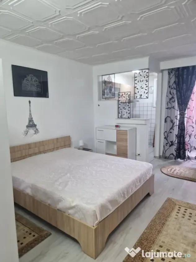 Închiriez garsonieră