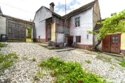Casă tradițională cu teren de 1.995 mp în Jibert, | C...