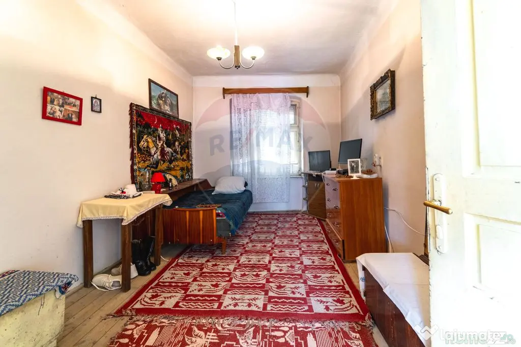 Casă tradițională cu teren de 1.995 mp în Jibert, | C...