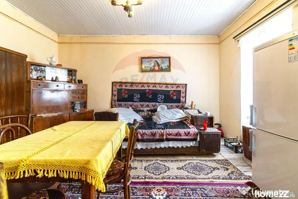 Casă tradițională cu teren de 1.995 mp în Jibert, | C...