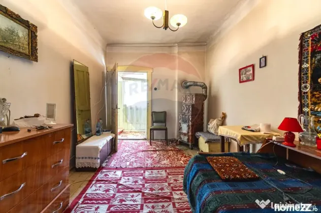 Casă tradițională cu teren de 1.995 mp în Jibert, | C...