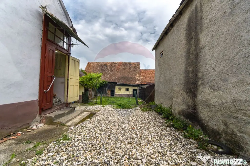 Casă tradițională cu teren de 1.995 mp în Jibert, | C...