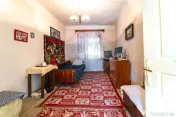 Casă tradițională cu teren de 1.995 mp în Jibert, | C...