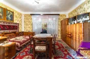 Casă tradițională cu teren de 1.995 mp în Jibert, | C...