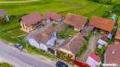 Casă tradițională cu teren de 1.995 mp în Jibert, | C...