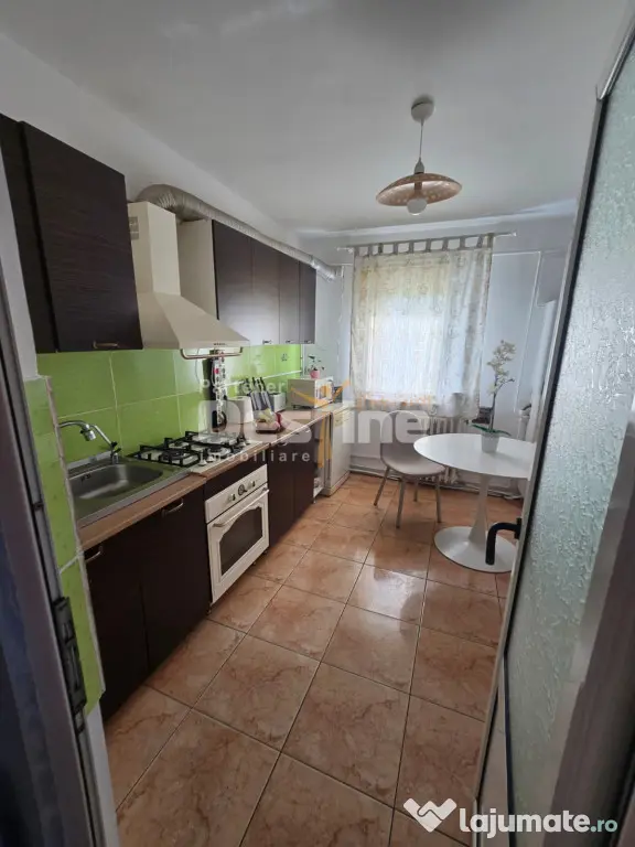 Apartament de vânzare | Zona TÂRGU CUCU | semidecomandat,