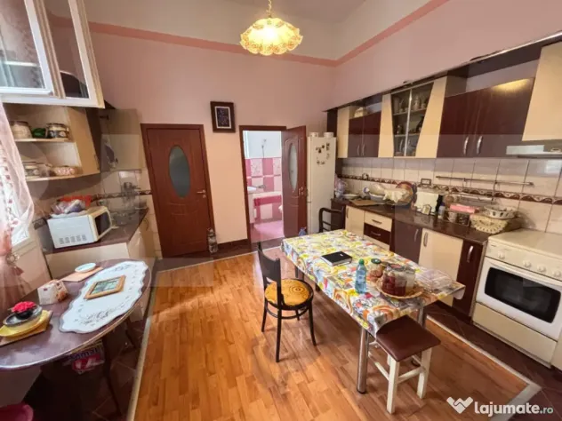 Apartament de patrimoniu în inima Aradului, 209 mp CF, Etaj