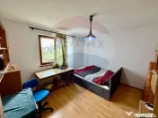 Casă / Vilă cu 4 camere de vânzare 