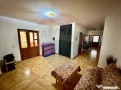 Casă / Vilă cu 4 camere de vânzare 