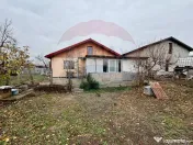 Casă / Vilă cu 4 camere de vânzare 