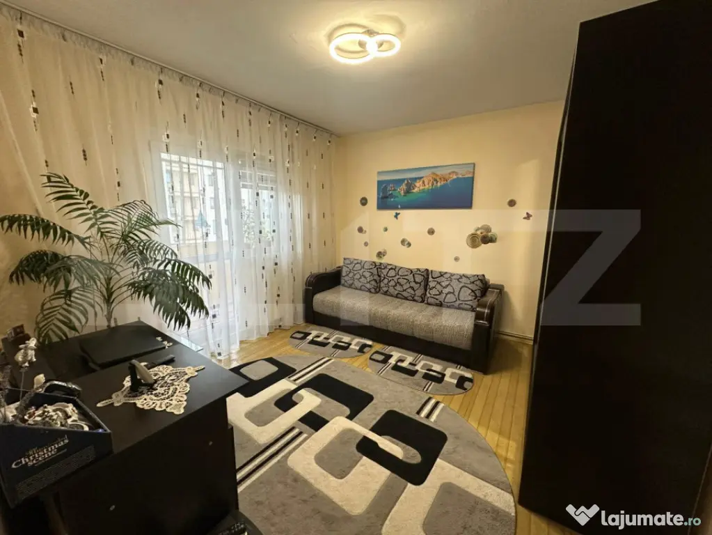 Apartamnet 3 camere decomandat, zona Liceul Bibescu