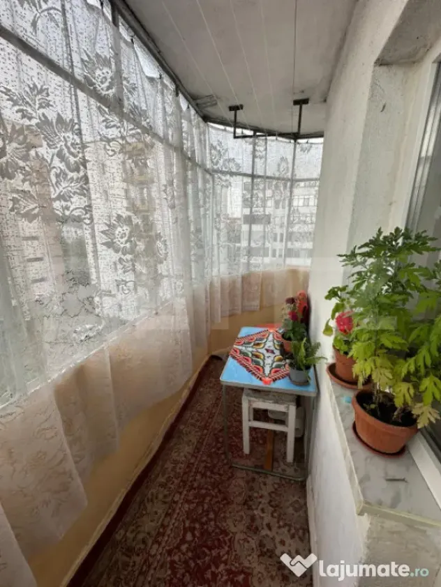 Apartamnet 3 camere decomandat, zona Liceul Bibescu