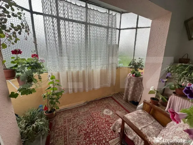 Apartamnet 3 camere decomandat, zona Liceul Bibescu