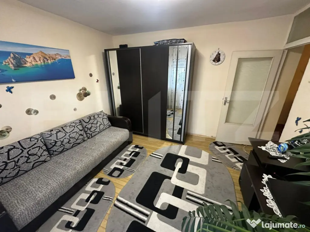 Apartamnet 3 camere decomandat, zona Liceul Bibescu