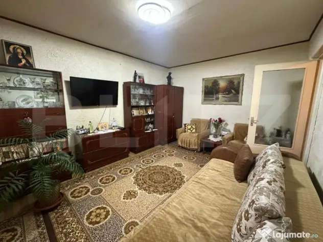 Apartamnet 3 camere decomandat, zona Liceul Bibescu