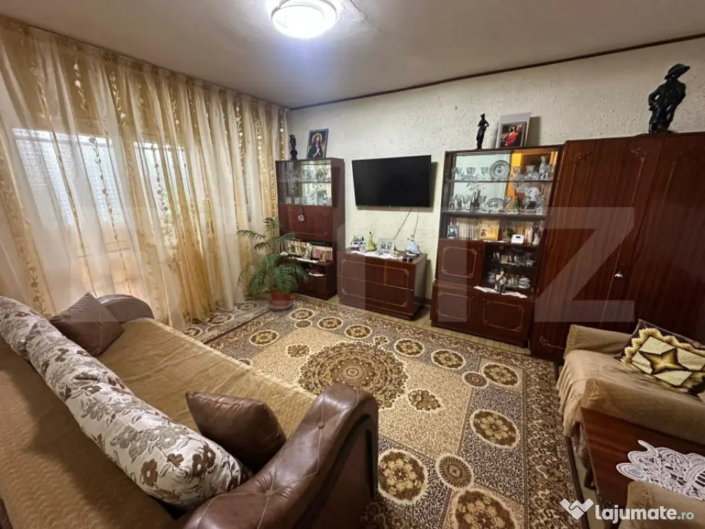 Apartamnet 3 camere decomandat, zona Liceul Bibescu
