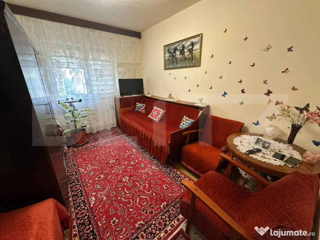 Apartamnet 3 camere decomandat, zona Liceul Bibescu
