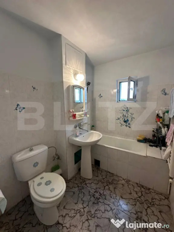 Apartamnet 3 camere decomandat, zona Liceul Bibescu