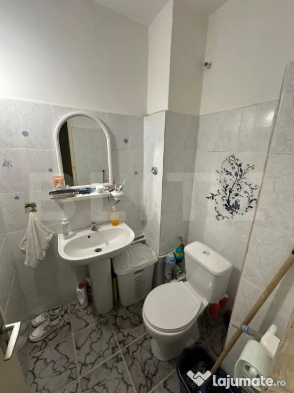 Apartamnet 3 camere decomandat, zona Liceul Bibescu