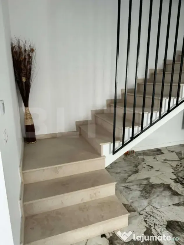 Duplex cu 4 camere, de vanzare in Bucovat!