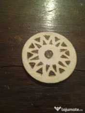 Magneți de Frigider din Lemn – Pirogavați Manual / Modele Mandale unice (5 cm) 