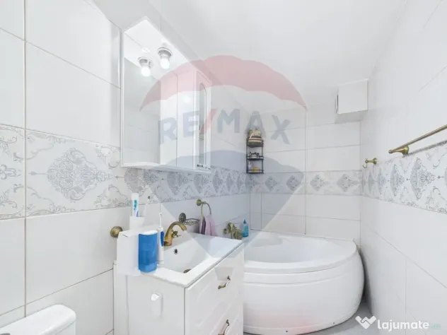 Oportunitate - 2 Apartamente 4 + 2 camere - Zona 13 Septe...