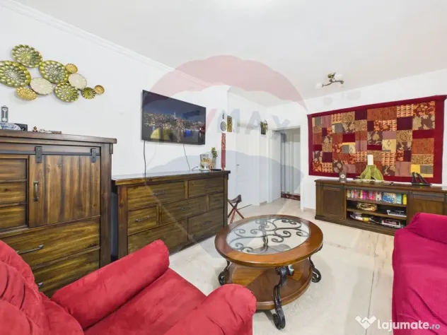 Oportunitate - 2 Apartamente 4 + 2 camere - Zona 13 Septe...
