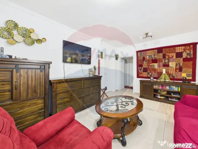 Oportunitate - 2 Apartamente 4 + 2 camere - Zona 13 Septe...