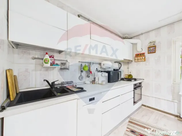 Oportunitate - 2 Apartamente 4 + 2 camere - Zona 13 Septe...