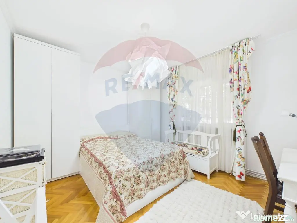 Oportunitate - 2 Apartamente 4 + 2 camere - Zona 13 Septe...