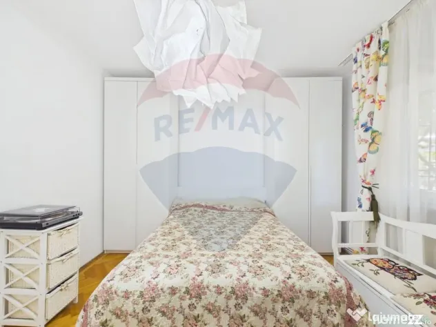 Oportunitate - 2 Apartamente 4 + 2 camere - Zona 13 Septe...