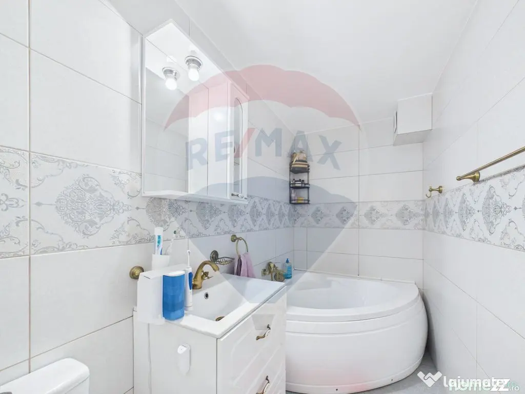 Oportunitate - 2 Apartamente 4 + 2 camere - Zona 13 Septe...