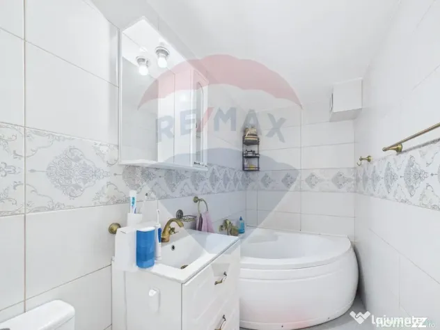 Oportunitate - 2 Apartamente 4 + 2 camere - Zona 13 Septe...