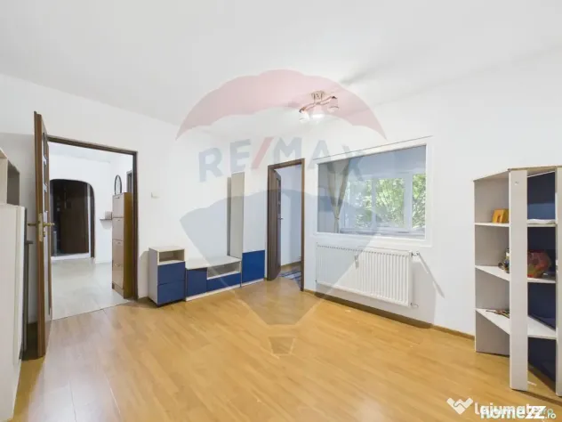 Oportunitate - 2 Apartamente 4 + 2 camere - Zona 13 Septe...