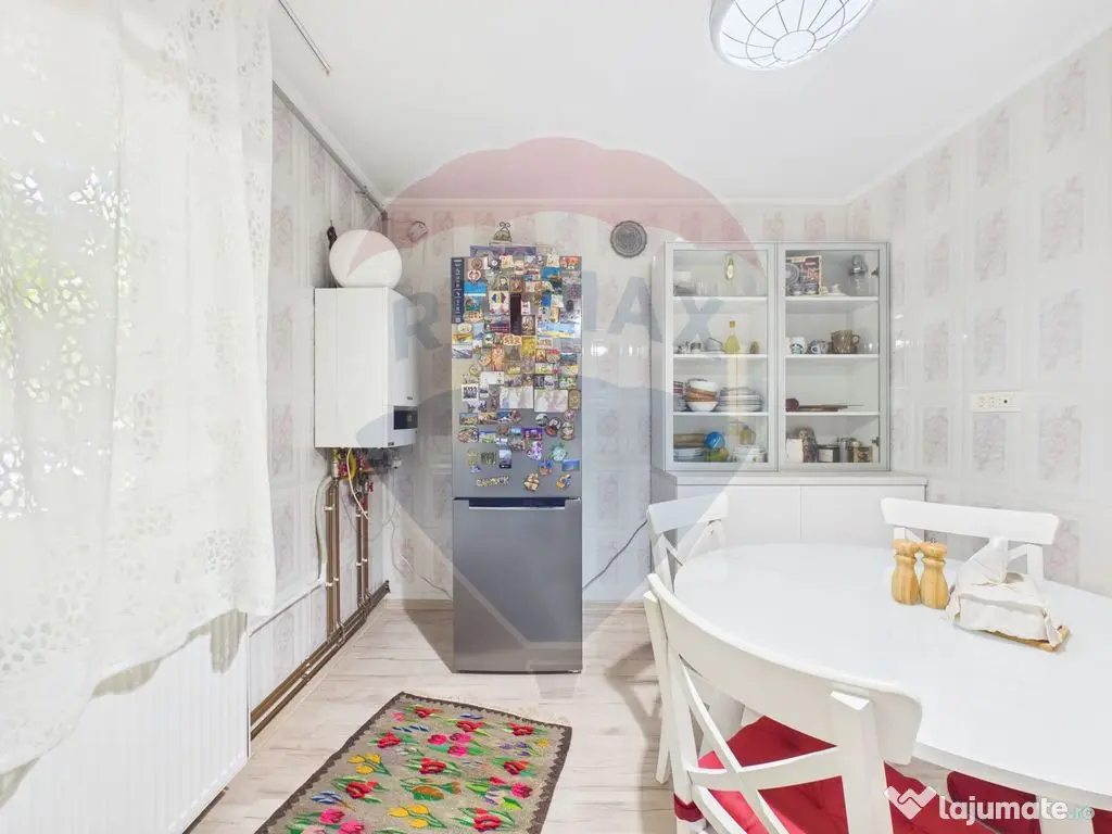 Oportunitate - 2 Apartamente 4 + 2 camere - Zona 13 Septe...