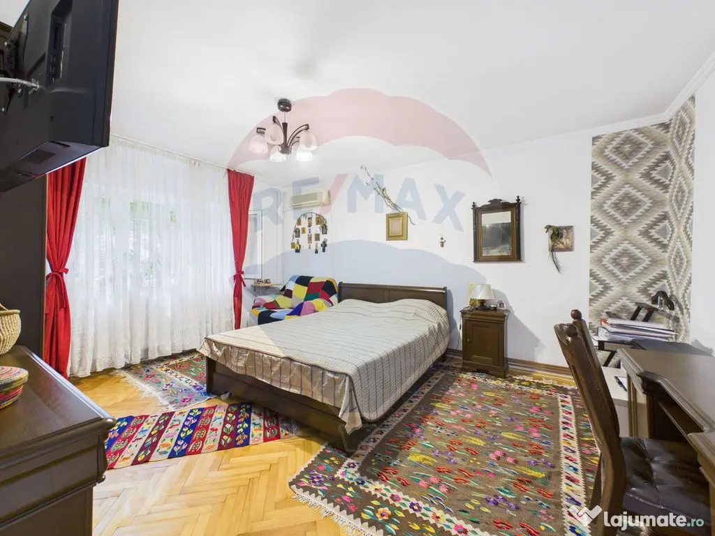 Oportunitate - 2 Apartamente 4 + 2 camere - Zona 13 Septe...