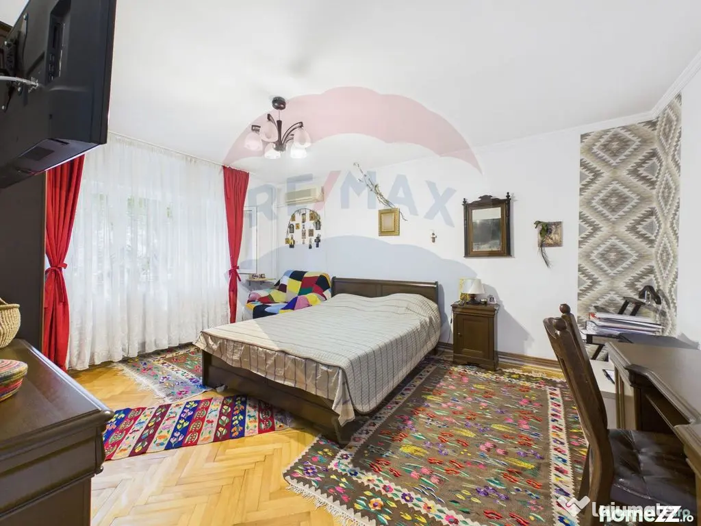 Oportunitate - 2 Apartamente 4 + 2 camere - Zona 13 Septe...